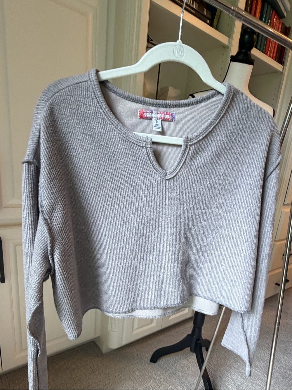 Urban Outfitters Gray Cropped Notch-Neck Sweater Sweatshirt